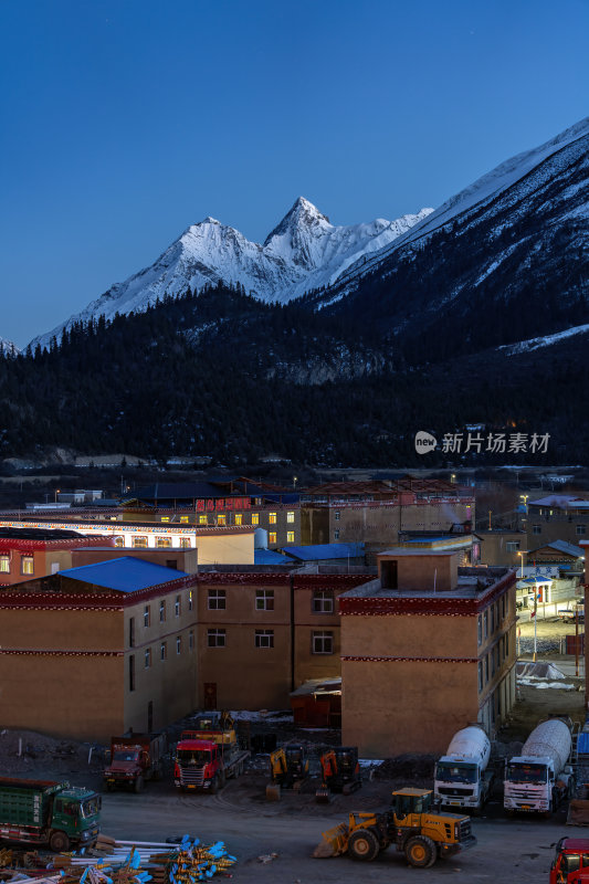 西藏昌都然乌湖来古雪山冰湖环绕静谧胡静