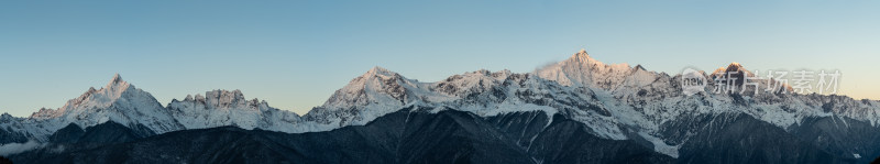 梅里雪山日照金山