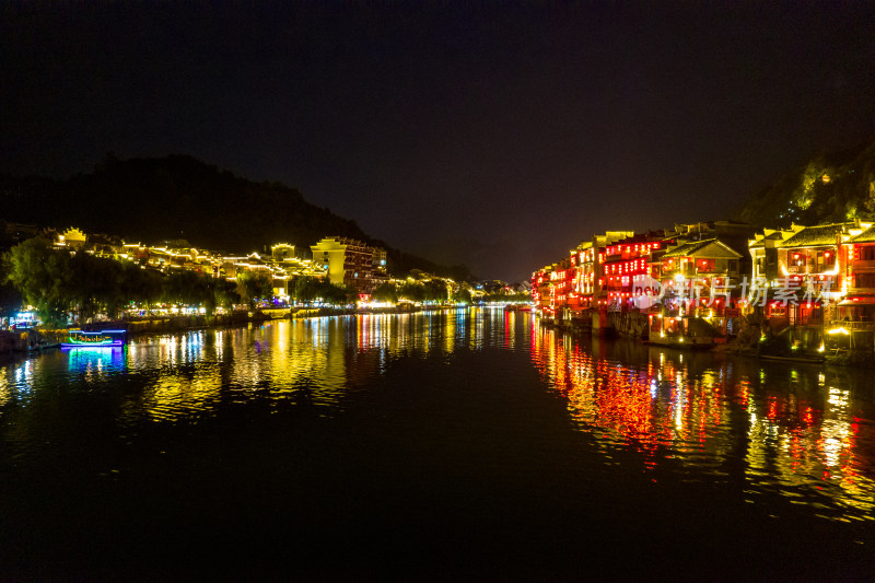 贵州黔东南镇远古镇夜景航拍图