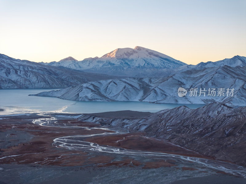 新疆喀什阿克陶塔县白沙湖喀喇昆仑山脉航拍