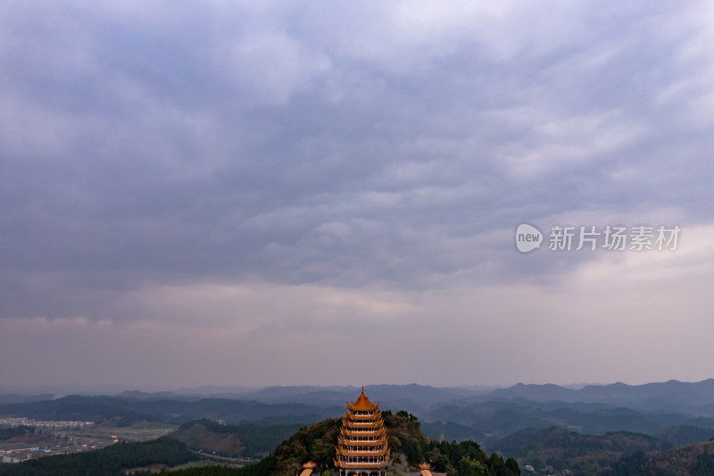 四川遂宁灵泉寺航拍天空摄影图