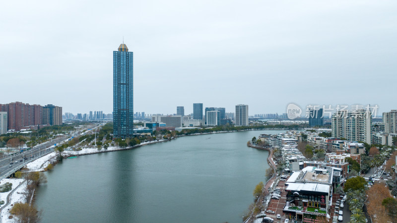 武汉金银湖欧亚广场金山大道下雪雪景