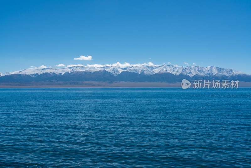 蓝色的新疆赛里木湖