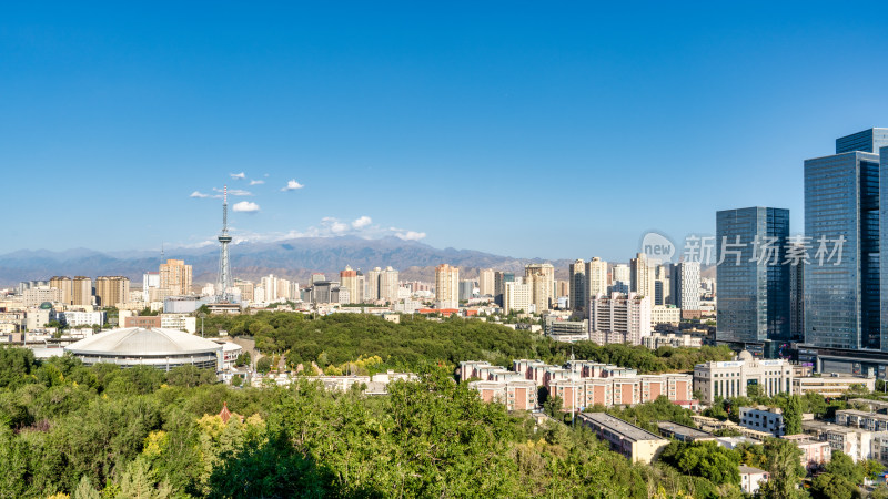 天山下的乌鲁木齐城市风光