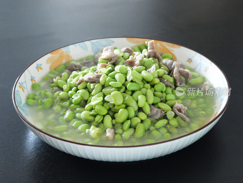 一盘子中餐美食家常菜黄豆瘦肉汤