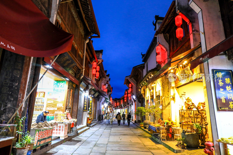 黄山屯溪老街河街夜景风光