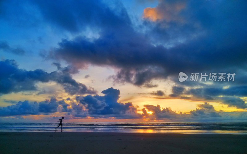 余晖天边火烧云自然风光夕阳落日晚霞