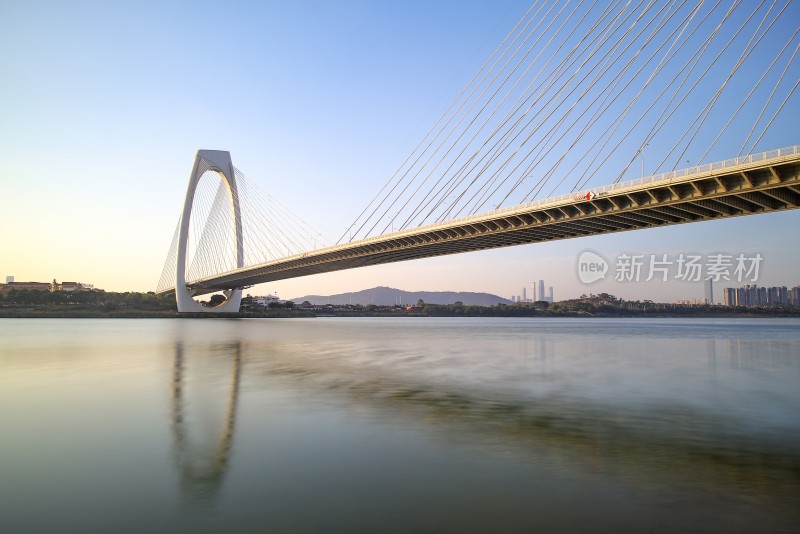 广西南宁青山大桥城市风光建筑夜景