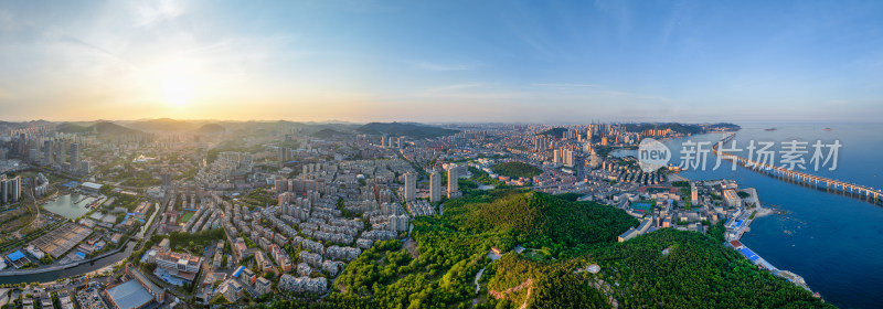 夕阳下的大连城市全景航拍