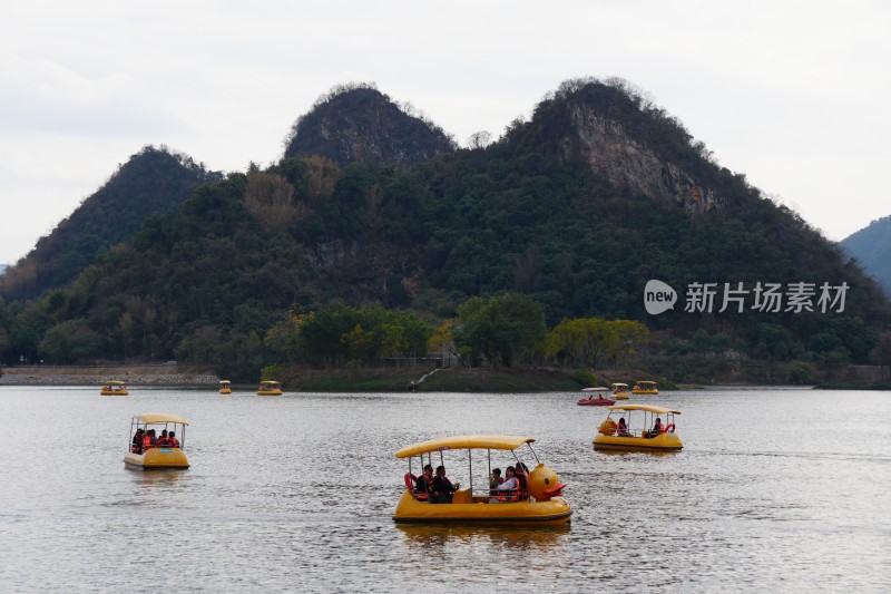 清远宝晶宫天鹅湖划船场景