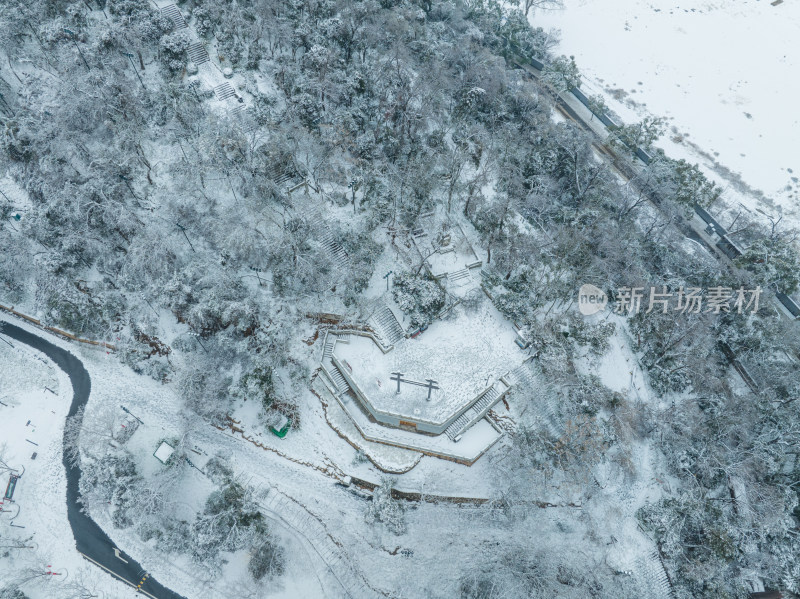 武汉汉阳江滩和南岸嘴公园雪景风光