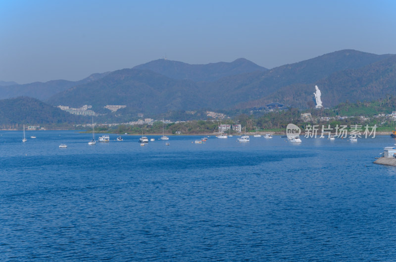 香港大埔大美督海湾码头与山脉自然风光