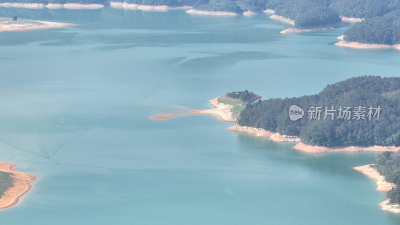 航拍湖岸线水库小岛绿水青山百色澄碧河水库