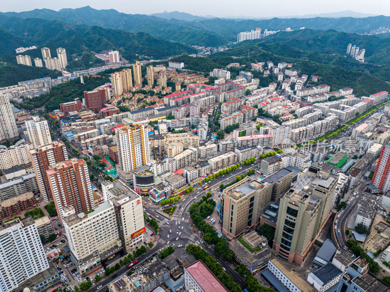 河北承德航拍依山而建的城市高楼鸟瞰