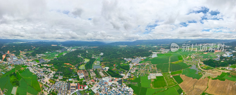 航拍云南农村田园风光全景图