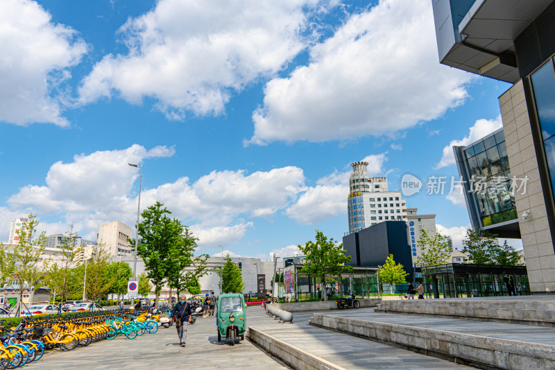 沈阳市政府广场城市建筑蓝天白云