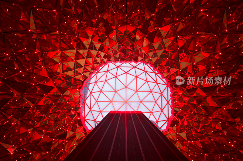 红色几何图案灯光艺术场景