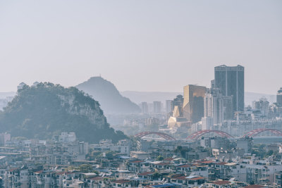 柳州山峰与城市建筑-驾鹤山鹅山风晴港