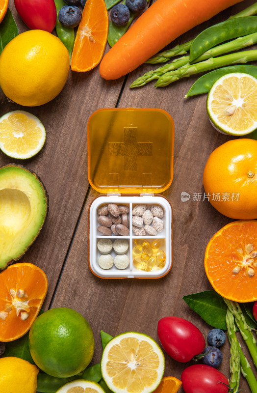 药盒和水果蔬菜