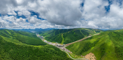 俯瞰张家口崇礼森林山谷绿色美景