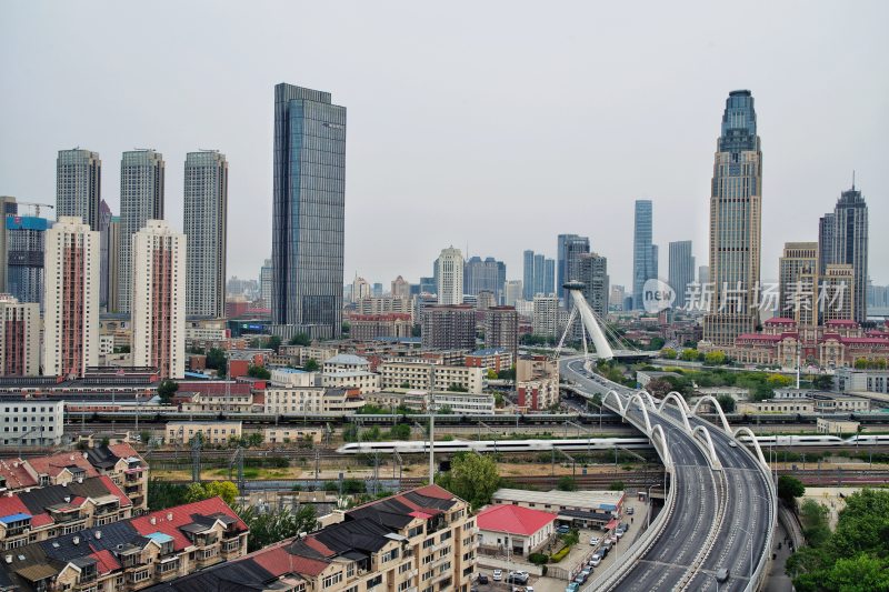 高铁与现代城市交融，赤峰桥风景