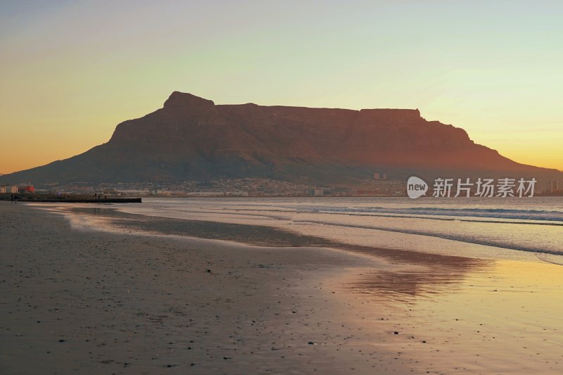 南非Bloubergstrand Beach，桌山，日落