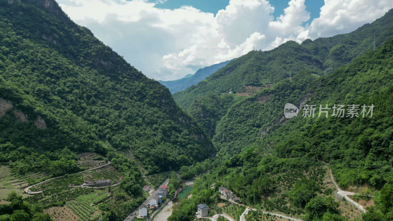 航拍大山峡谷森林自然风光