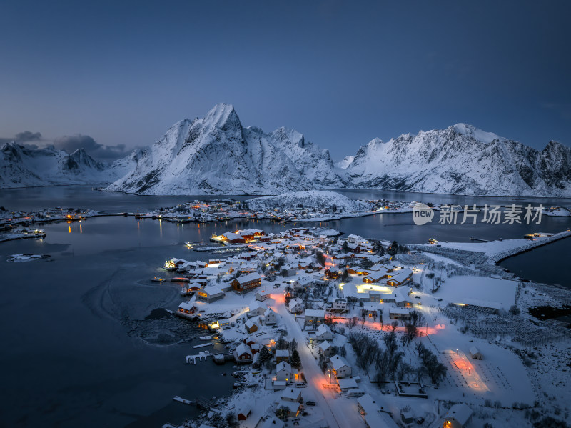 挪威罗弗敦群岛北极圈雷纳冬季雪景高空航拍