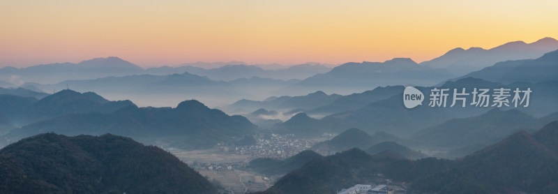 杭州桐庐深澳古村清晨日出全景宽幅航拍