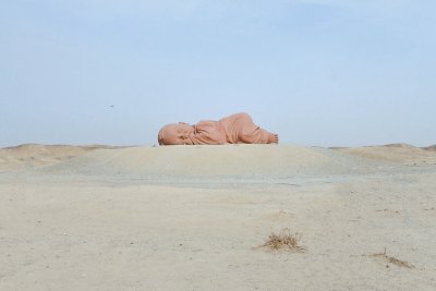 甘肃瓜州，雕塑作品——大地之子