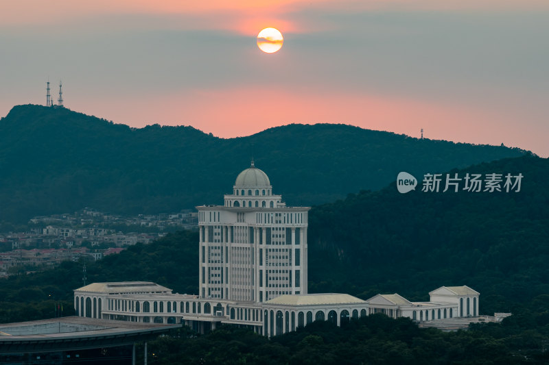 顺德区府悬日落日红日