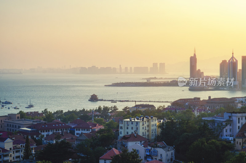 海滨城市青岛的城市风光全景