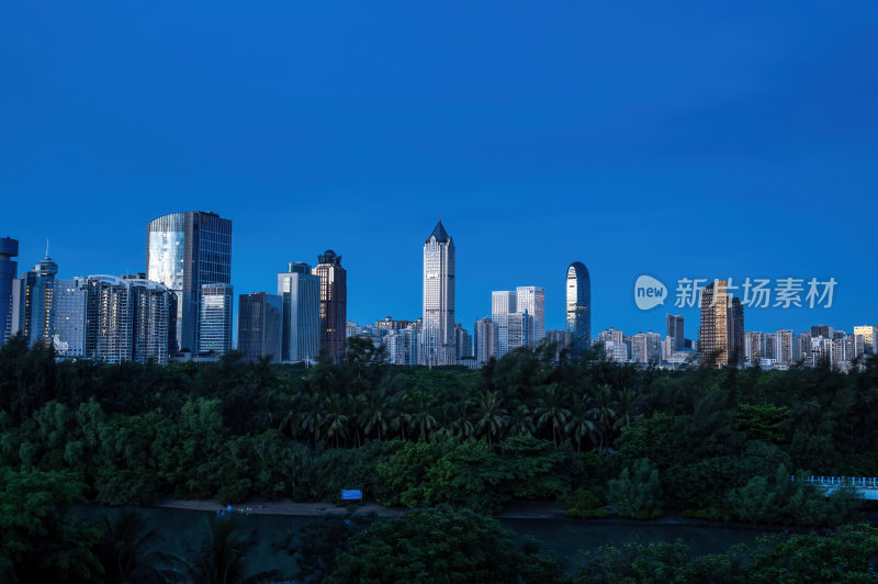 海南海口CBD滨海城市暮色的城市天际线