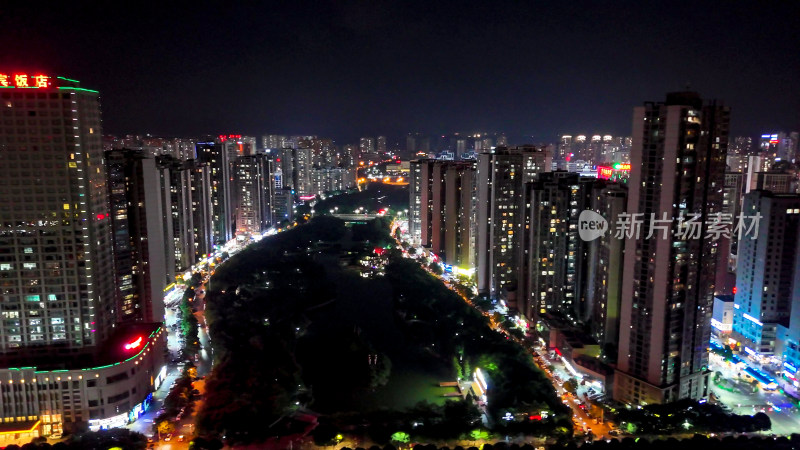 广西来宾政和步行街夜景航拍图