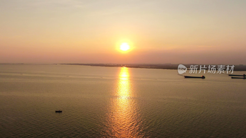 航拍湖面日落晚霞夕阳洞庭湖