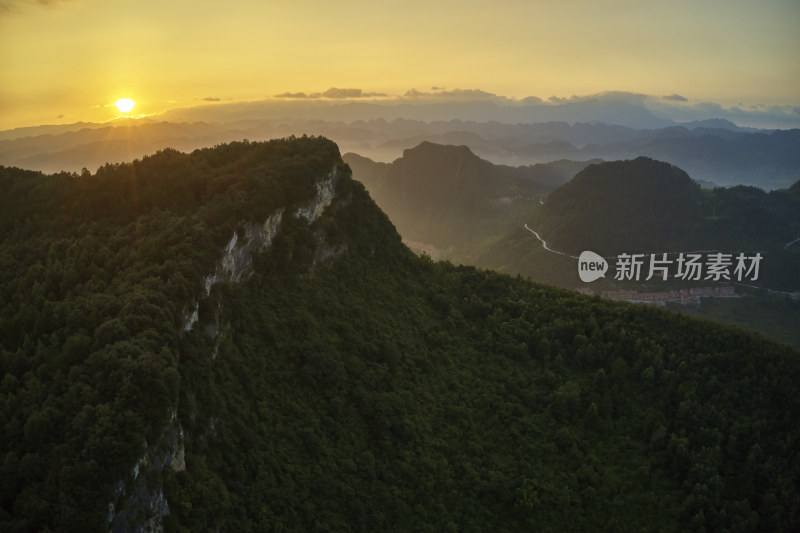 重庆彭水龚滩古镇的早晨