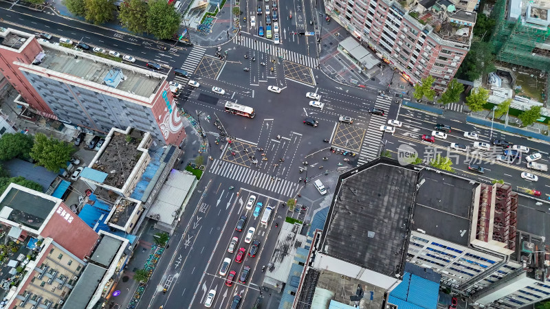 四川成都晚霞高峰拥堵交通航拍图