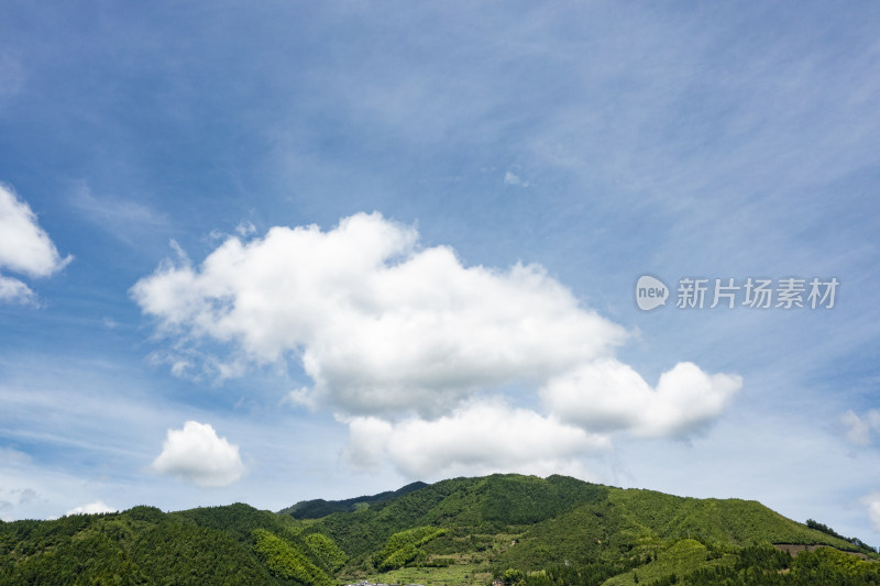 江南高山山峦蓝天白云