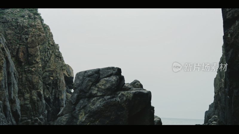 海边嶙峋岩石自然景观