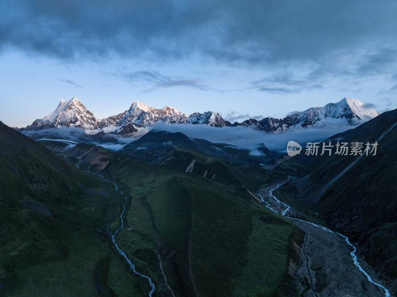 西藏山南洛扎秘境库拉岗日白马林措航拍