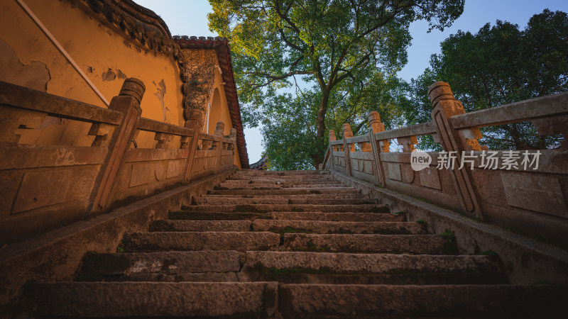 湖州万寿禅寺庙古建筑内部