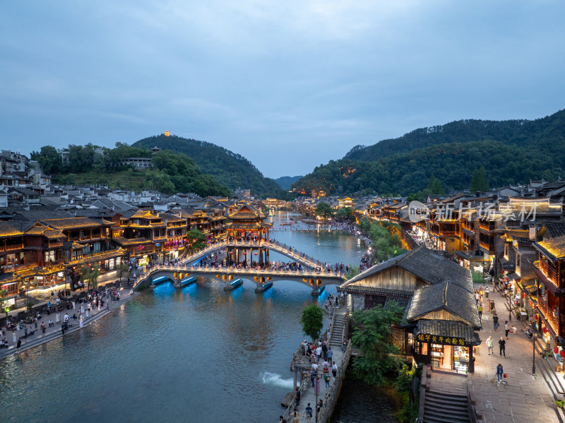 湖南湘西凤凰古城夜景