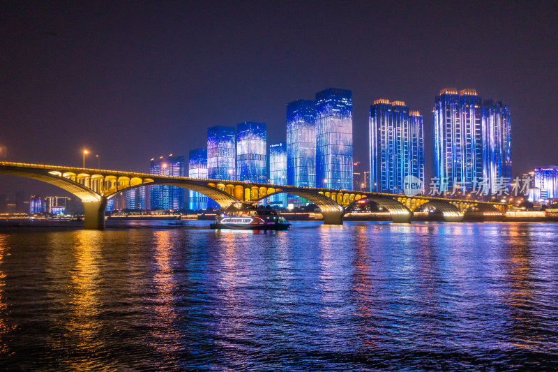 长沙市湘江夜景地标建筑灯光秀