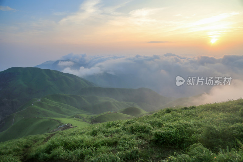 唯美清晨高山日出云海 武功山高山草甸