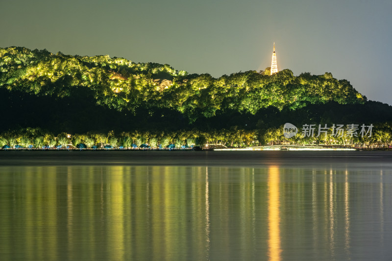 杭州西湖宝石山保俶塔断桥夜景同框