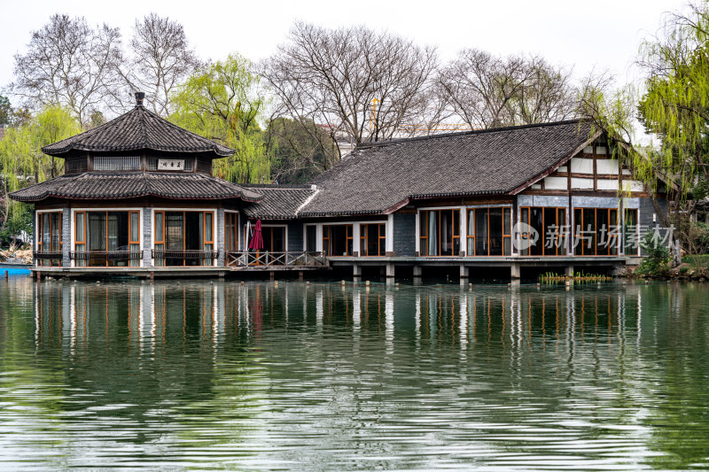 杭州西湖茅家埠黛色参天亭景点景观