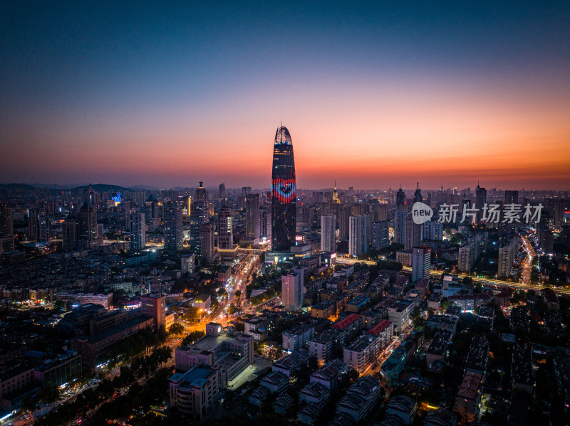 山东济南市历下区济南绿地中心夜景航拍城市