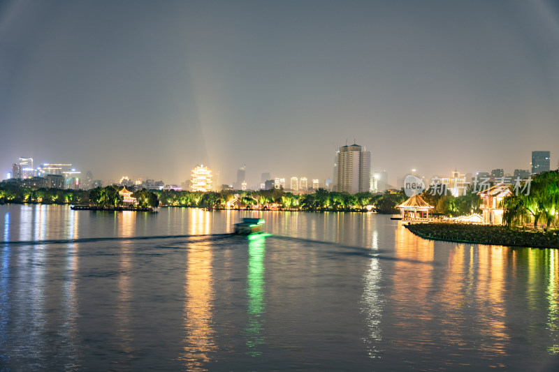 山东济南大明湖夜景