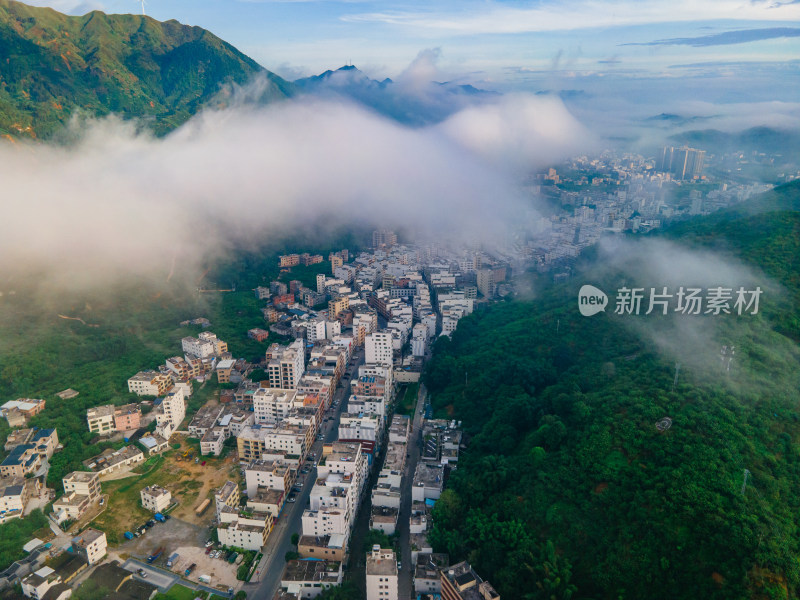 钱排双合村航拍云雾清新景