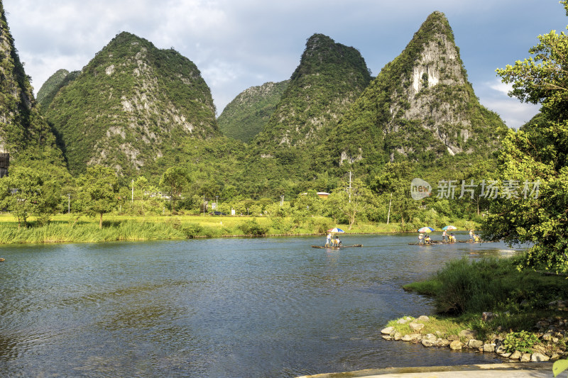 阳朔遇龙河竹筏漂流